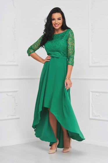 Esküvői ruhák, Zöld alkalmi StarShinerS harang ruha aszimetrikus merevitett anyagból csipke díszítéssel és eltávolítható övvel - StarShiner.hu