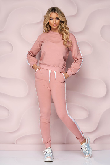 Lightpink sport 2 pieces cotton with tented cut the pants have pockets