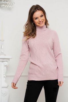 Lightpink sweater knitted with turtle neck with straight cut