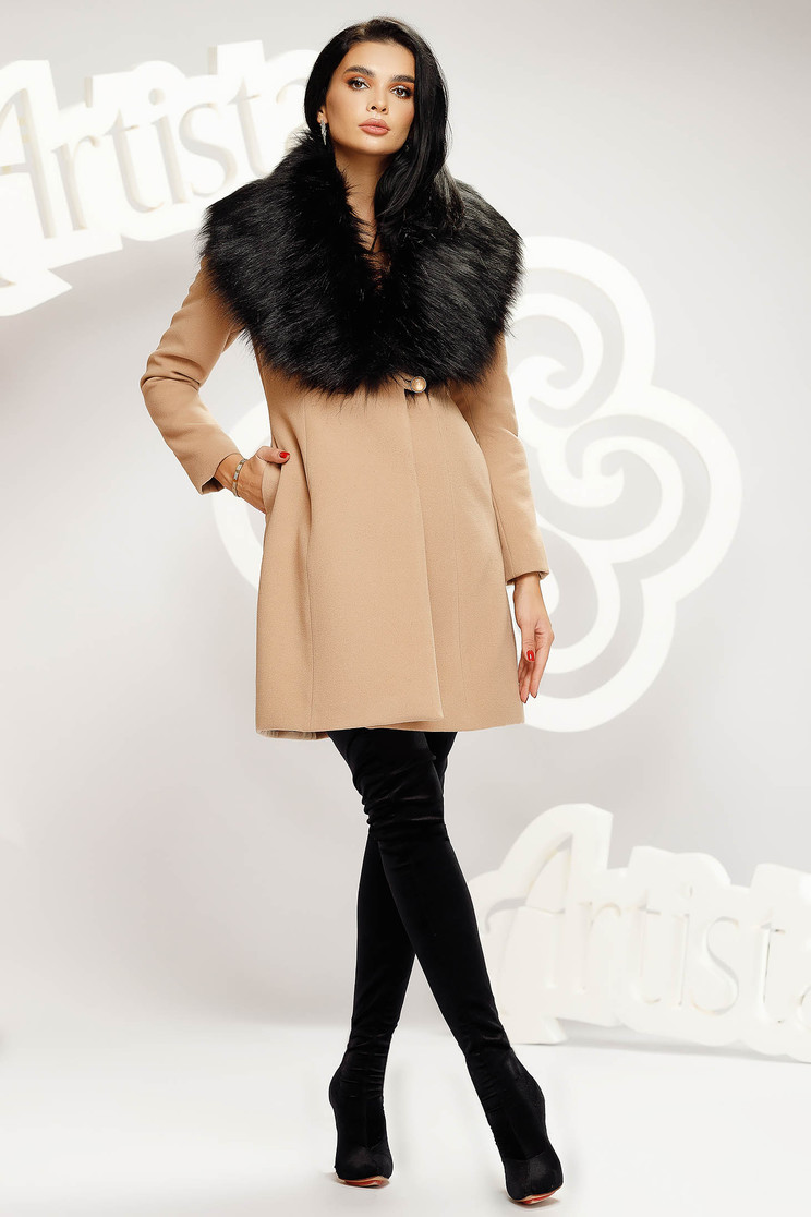 Elegant coats, Cream coat tented with faux fur accessory cloth - StarShinerS.com