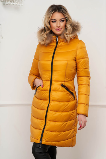 Mustard jacket tented from slicker with faux fur accessory