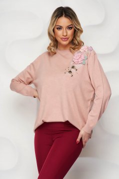 Pulover roz prafuit SunShine tricotat cu croi larg cu flori in relief