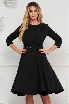 Rochie neagra eleganta midi in clos amplu din stofa elastica cu pliuri