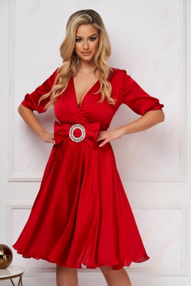 Szatén ruhák, Piros alkalmi midi harang ruha szaténból - StarShiner.hu