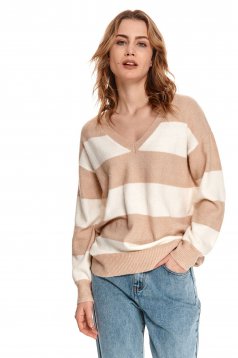 Cream sweater knitted loose fit with v-neckline