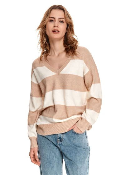 Casual jumpers, Cream sweater knitted loose fit with v-neckline - StarShinerS.com