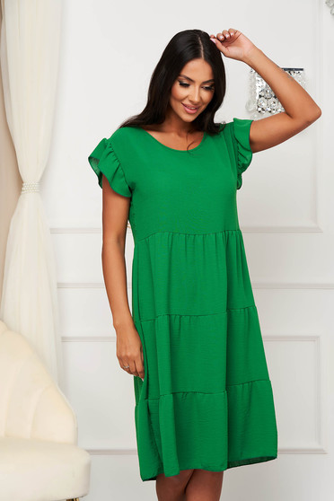 Green dress loose fit midi thin fabric with ruffled sleeves with ruffles at the buttom of the dress